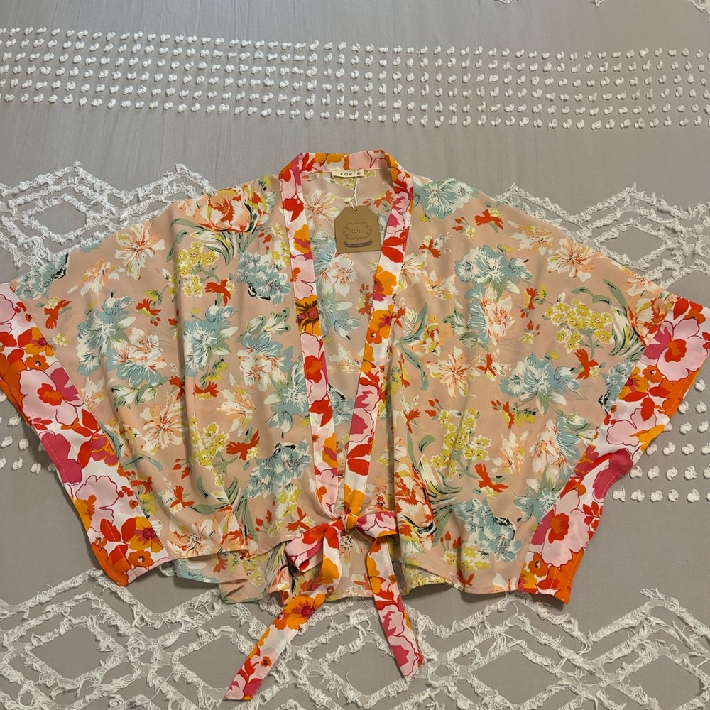 Kori Floral Tie Front Kimono. Size M/L. NWT